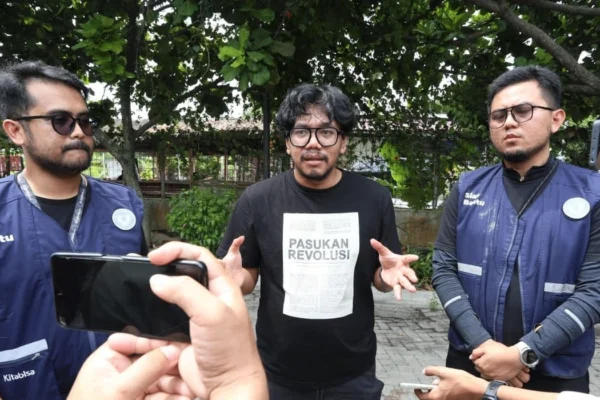 Ferry Irwandi Kesulitan Cari Pesawat Komersial, Bantuan ke Sumatera