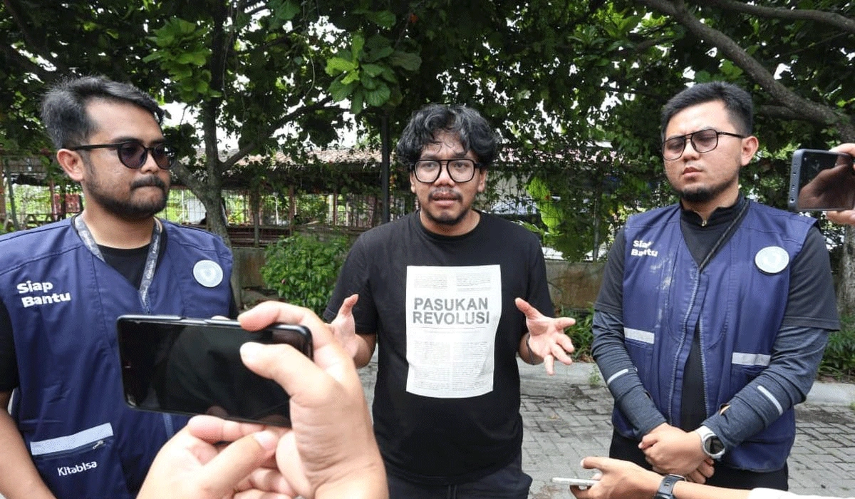 Ferry Irwandi Kesulitan Cari Pesawat Komersial, Bantuan ke Sumatera