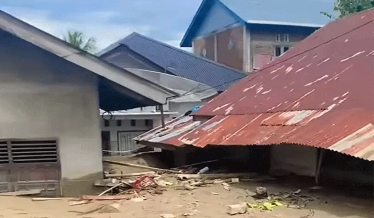 Lumpur Setinggi Rumah, ​Jeritan Warga Simpang Tiga Meureudu Pasca Banjir