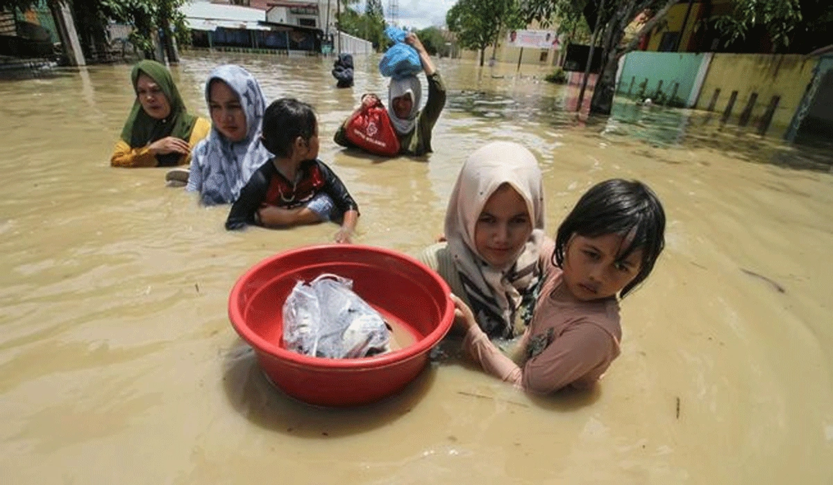 Mualem Geram! BNPB Alasan Boat Bocor, Evakuasi Banjir Jadi Terhambat