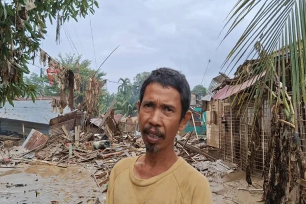 Fahmi Gelisah, 5 Hari Menunggu Kabar Keluarga Terpisah Akibat Banjir Tamiang