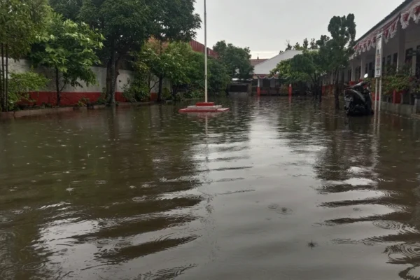 Banjir Rendam 22 Sekolah di Medan, Siswa Terpaksa Belajar Dari Rumah