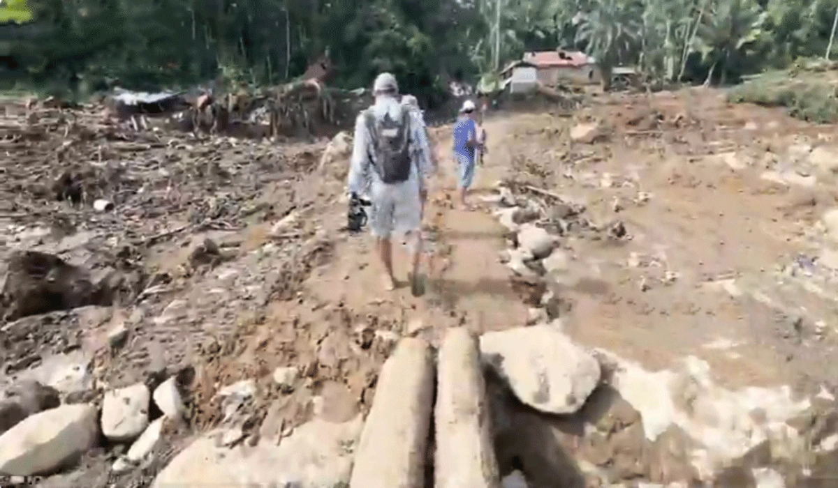 Pemerintah Lambat! Warga Sumbar Rela Tempuh 40 Km Berjuang Salurkan Makanan ke Korban Banjir Yang Terabaikan