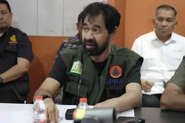 Mualem Geram! BNPB Alasan Boat Bocor, Evakuasi Banjir Jadi Terhambat