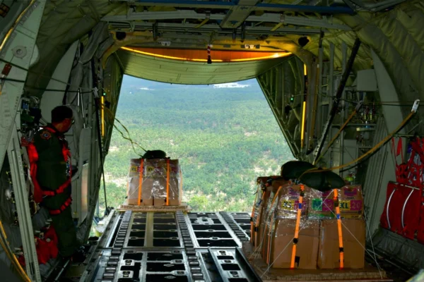 Darurat Banjir Aceh Tamiang, TNI Salurkan Bantuan Lewat Airdrop