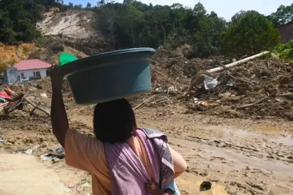 Ketidakpastian Menunggu Bantuan, Warga Aceh Menjerit “Kirim Kami Kain Kafan Saja”