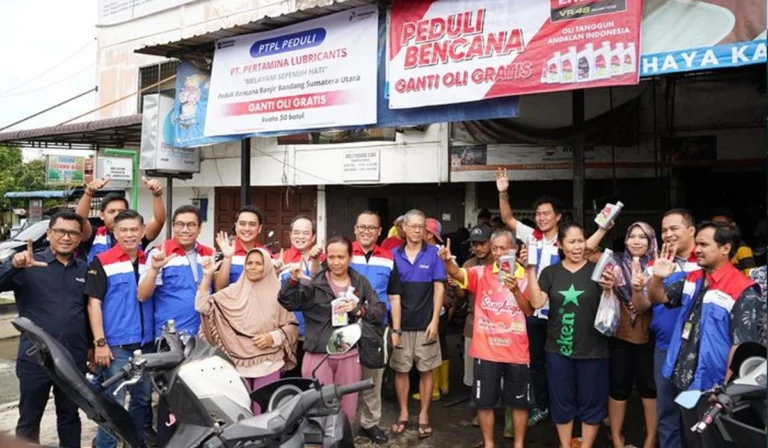 Pertamina Memberikan Ganti Oli Gratis Untuk Warga Terdampak Banjir