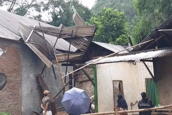Angin Kencang Terjang Mamasa di Tengah Kemarau, Rumah dan Sekolah Rusak